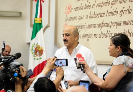Con enseres, despensas, equipo especializado y atención cercana, el Ayuntamiento continúa brindando apoyo a las personas afectadas por las recientes lluvias en 27 colonias de la ciudad, afirmó el presidente municipal Ricardo Ahued Bardahuil.

