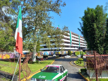 A punto del inicio del  Mes Patrio, algunas dependencias ya lucen decoradas para tales fiestas. 