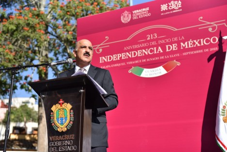 Al conmemorar la gesta de Independencia, los mexicanos reafirmamos los valores de soberanía, justicia e igualdad, y ante los retos y desafíos de nuestro país, no podemos defraudar a las mujeres y hombres que dieron la vida por nuestra libertad, afirmó el presidente municipal Ricardo Ahued Bardahuil, durante la ceremonia de Guardia de Honor por el 213 aniversario del inicio de la Independencia de México. 