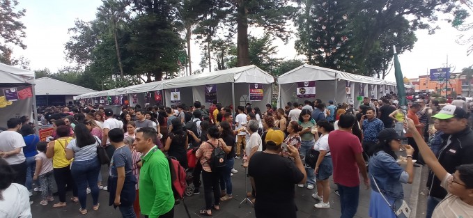 Un año más en que el pambazo triunfa  en Xalapa. Así lució el parque Benito Juárez de Xalapa del 1al 3 de septiembre, donde propios y extraños disfrutaron de la gran variedad de este tan gustado bocadillo. 