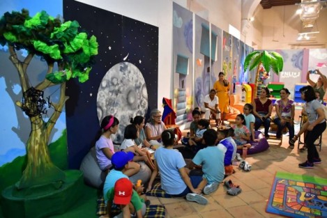 Después de cinco días de charlas, talleres, funciones de cine, expoventa de libros, presentaciones editoriales y artísticas, este domingo concluyó la 3ª Feria Nacional del Libro Infantil y Juvenil en el puerto de Veracruz, que tuvo lugar del 30 de agosto al 3 de septiembre de manera presencial en el Exconvento Betlehemita Centro Cultural y en modalidad virtual a través de las redes sociales @IVECFerias e @IVECoficial.