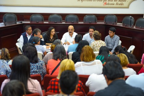 Para iniciar la semana con el impulso a la política pública de puertas abiertas, funcionariado encabezado por el presidente municipal Ricardo Ahued Bardahuil realizó una jornada de audiencias ciudadanas. 