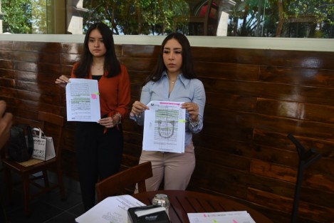 En esta ocasión, hijas del exsecretario de Gobierno, Rogelio Franco, son las que acusan públicamente a un  Juez Cuarto de Primera Instancia en Materia Familiar de Tuxpan, Édgar Gutiérrez Gómez, por supuestamente actuar de manera arbitraria al incumplir una resolución federal, ya que pretende entregar la custodia de su hermana menor a su madre, quien aseguran la ha violentado. 