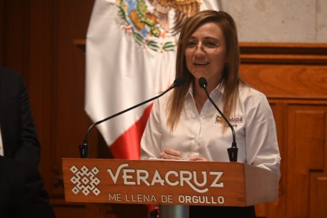 La Directora de Turismo del Ayuntamiento de Xalapa, Karla M. Rocher, presentó una cartelera especial con un programa que contempla desde conciertos, obras de teatro y exposiciones en distintos recintos de la ciudad como el Centro Recreativo Xalapeño, el Teatro J. J. Herrera, Casa Doña Falla y el Auditorio IMAC. Para más información y detalle de los eventos, puedes consultar la página de Facebook _Cultura Xalapa_.