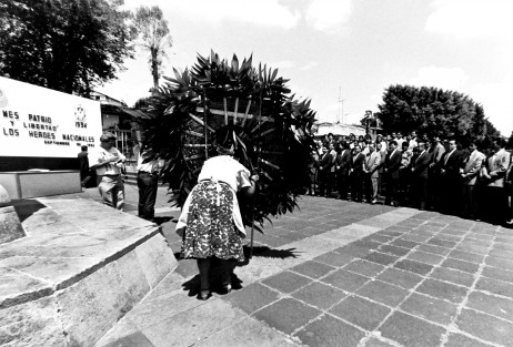 Sin barreras transcurrían las Guardias de Honor del mes de septiembre en los años 90s en el parque Miguel Hidalgo (Los Berros).  