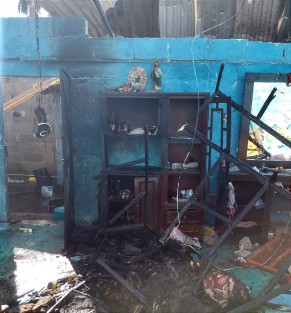 Una explosión por fuga de gas destruyó una vivienda y dejo al menos cuatro personas lesionadas en la humilde casa ubicada en la calle Amado Nervo de la colonia Plan de Mávil, en el municipio de Coatepec, bomberos y cuerpos de emergencia auxiliaron a los lesionados y resguardo el lugar de la tragedia.