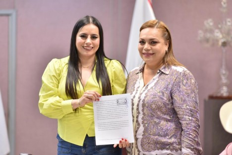 Con la finalidad de avanzar a la consolidación de la igualdad entre hombres y mujeres, la diputada Verónica Pulido Herrera presentó una iniciativa con proyecto de decreto que adiciona diversas atribuciones a la Ley en la materia para que el Sistema Estatal para la Igualdad entre Mujeres y Hombres cumpla con sus objetivos y se constituya como un mecanismo central de la política estatal.