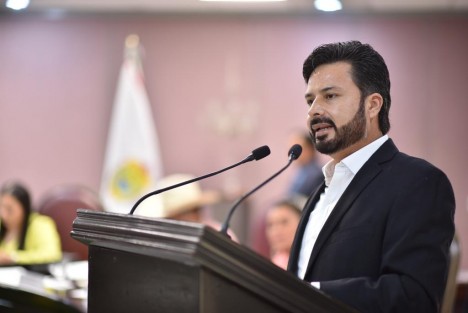 El diputado Luis Fernando Cervantes Cruz presentó un Anteproyecto de Punto de Acuerdo por el que se exhorta al organismo público descentralizado Caminos y Puentes Federales de Ingresos y Servicios Conexos (Capufe) para que reubique la caseta de peaje del Puente Tampico y se instale donde inicia la autopista del Puente Tampico, en el kilómetro 185 + 900.
