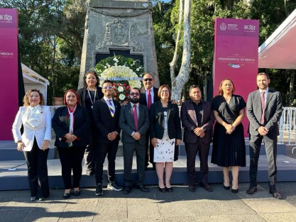 Diputados de la LXVI Legislatura, encabezados por Margarita Corro y Juan Javier Gómez, presidentes de la Mesa Directiva y Junta de Coordinación Política del Congreso, rindieron guardia de honor a Miguel Hidalgo, en Los Berros. 