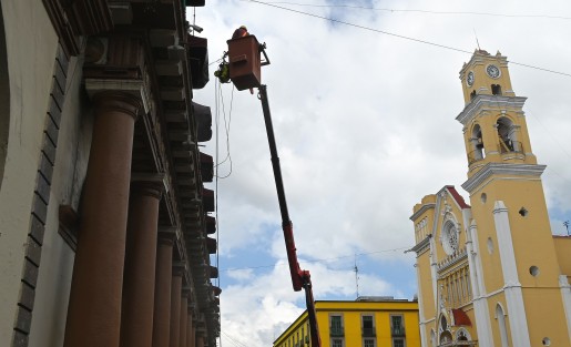 Continúan los trabajos  de limpieza en Palacio de Gobierno para las fiestas patrias. 