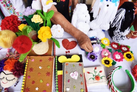  Para fomentar el autoempleo y ofrecer a la ciudadanía una variedad de productos que enaltezcan el orgullo mexicano en este mes, el DIF Municipal, a través del Departamento de Desarrollo e Integración Social, instaló la Expoventa Fiestas Patrias en bajos del Palacio Municipal.