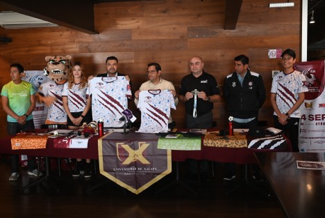 Organizadores presentaron formalmente la playera conmemorativa de la 6ta Carrera por el agua UX-Jaguares,  la cual se realizará en el parque Natura de la ciudad de Xalapa el  domingo 24 de Septiembre, en punto de 7:31 Hrs. Aún hay inscripciones.