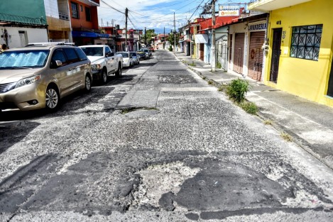 Con el fin de mejorar las condiciones de movilidad y atender instalaciones que tienen 45 años en mal estado, este miércoles inician los trabajos de rehabilitación integral en la calle Independencia, que incluyen pavimentación con concreto hidráulico, red de agua, drenaje sanitario y alumbrado público.