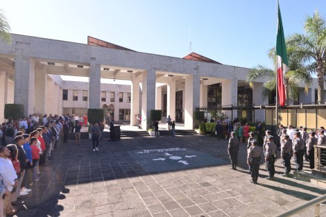 La Secretaría de Fiscalización del Congreso del Estado de Veracruz, a cargo de Everardo Domínguez Landa, realizó en la explanada principal del Palacio Legislativo un acto cívico para conmemorar el 176 aniversario del sacrificio de los Niños Héroes de Chapultepec. 
