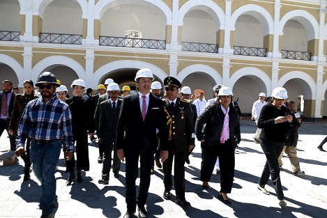  El gobernador Cuitláhuac García Jiménez, en compañía de funcionarios de gobierno, supervisó los trabajos de restauración de la Fortaleza de San Carlos, en el municipio de Perote, la cual en breve será abierta al público en general. 