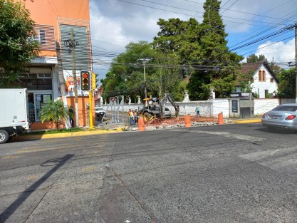 Xalapeños viviendo su Independencia... cerrada.  Por obras y por un buen rato, utilice vías alternas. 