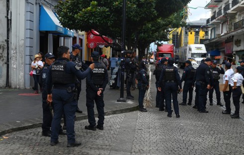 Cientos de elementos de las corporaciones de Seguridad fueron desplegados en el primer cuadro de la ciudad de Xalapa, para la ceremonia de El Grito de Independencia. 