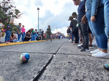 Desde hace 19 años cada 15 de septiembre cientos de xalapeños acuden al barrio de Xallitic, a la carrera de Melones. Aprovechando el cierre de calles, hacen rodar por el puente, melones caracterizados, para encontrar al más veloz de todos. 