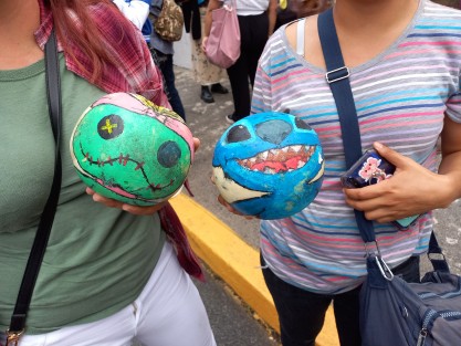 Desde hace 19 años cada 15 de septiembre cientos de xalapeños acuden al barrio de Xallitic, a la carrera de Melones. Aprovechando el cierre de calles, hacen rodar por el puente, melones caracterizados, para encontrar al más veloz de todos. 