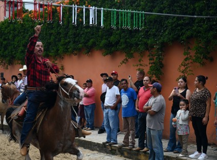 En Xico, previo al Grito de Independencia, y tratando de recuperar las fiestas que hace muchos años se realizan en este municipio y otros pueblos aledaños a la región, autoridades locales (asesoradas por la gente del pueblo) realizaron una Kermés Patria, donde las familias disfrutaron del torneo de cintas a caballo, la suelta de cerdos encebados, lotería, barril encebado, ruleta, concurso de encostalados, comal tiznado y muchos juegos tradicionales más.
