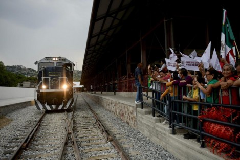 Acompañado de los gobernadores de Oaxaca y Veracruz, el Presidente Andrés Manuel López Obrador, realizó el primer recorrido de prueba del Tren de Pasajeros del Corredor Interoceánico del Istmo de Tehuantepec.
