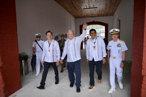 Acompañado de los gobernadores de Oaxaca y Veracruz, el Presidente Andrés Manuel López Obrador, realizó el primer recorrido de prueba del Tren de Pasajeros del Corredor Interoceánico del Istmo de Tehuantepec.