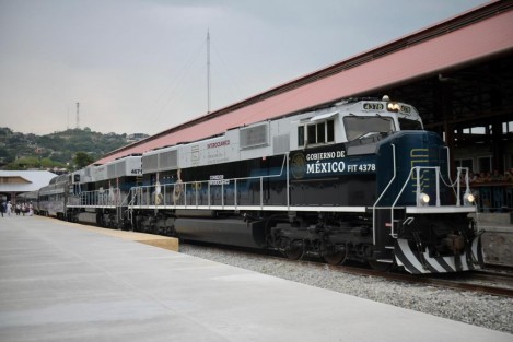 Acompañado de los gobernadores de Oaxaca y Veracruz, el Presidente Andrés Manuel López Obrador, realizó el primer recorrido de prueba del Tren de Pasajeros del Corredor Interoceánico del Istmo de Tehuantepec.