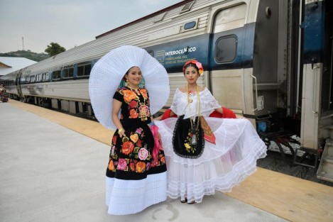 Acompañado de los gobernadores de Oaxaca y Veracruz, el Presidente Andrés Manuel López Obrador, realizó el primer recorrido de prueba del Tren de Pasajeros del Corredor Interoceánico del Istmo de Tehuantepec.