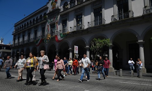 Empleados de gobierno, Ayuntamiento de Xalapa, de la Torre de la SSP, escuelas y empresas, participaron en el Simulacro Nacional 2023.
