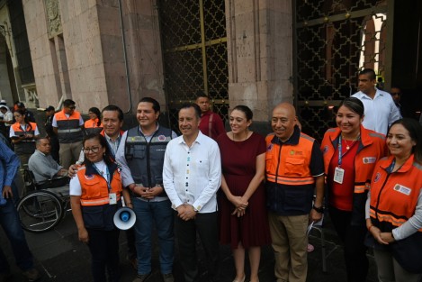 El gobernador Cuitláhuac García Jiménez, al igual que los ocupantes de Palacio de Gobierno participaron en el simulacro.