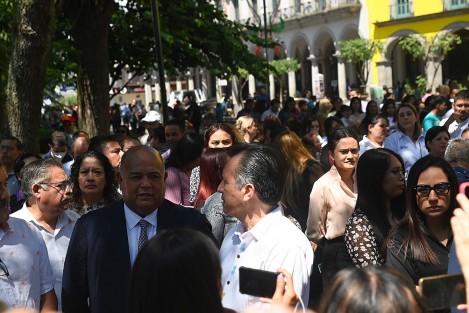 El gobernador Cuitláhuac García Jiménez, al igual que los ocupantes de Palacio de Gobierno participaron en el simulacro.