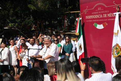 El delegado del Bienestar, Manuel Huerta, encabezó guardia de honor a Miguel Hidalgo y Costilla en Los Berros.