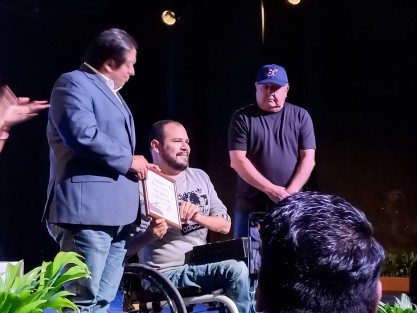El verse como una persona que puede lograr lo que se propone, sin importar tener una condición diferente al de la mayoría, y decidirse a lograr su meta de ser el mejor, lo han llevado al reconocimiento mundial, sin dejar de presumir su orgullo de ser xalapeño, de una pequeña ciudad, de muchas personas grandes. 
