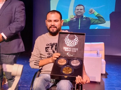 Luego de interponérsele en su camino a los Juegos Paralímpicos de Tokio, una pandemia de COVID-19, en la que él mismo resultó contagiado a semanas de competir, Diego López obtuvo en la justa mundial:  Medalla de Oro en la prueba de 50 metros libre S3; Medalla de Plata en los 200 metros libres S3 y Bronce en los 50 metros espalda S3. 
