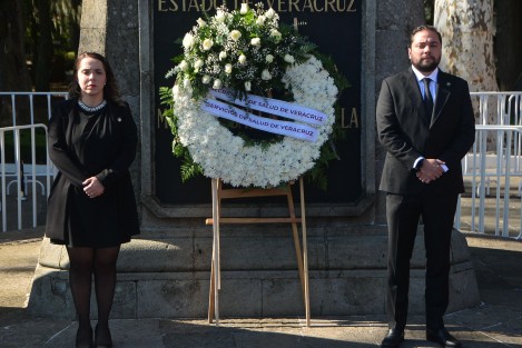 La encargada de despacho de la Secretaría de Salud, Guadalupe Díaz del Castillo, encabezó la guardia de honor en el monumento de Miguel Hidalgo y Costilla, en Los Berros. 