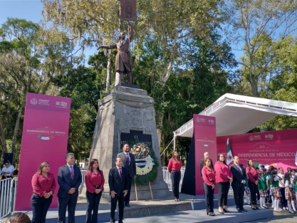 El titular de la Procuraduría Estatal de Protección al Medio Ambiente (PMA), Sergio Rodríguez, rindió guardia de honor a Miguel Hidalgo y Costilla en el 213 aniversario del inicio de la Independencia.