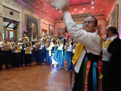 Para tan memorable ocasión se reunieron ex integrantes de la Estudiantina del Colegio Preparatorio de Xalapa, de generaciones 1967 a 2013, quienes se reunieron desde hace meses como Antiguos Tunos CPX. El Paraninfo fue insuficiente para albergar a quienes quisieron estar presentes. 