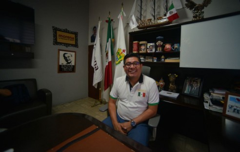  El dirigente estatal de MORENA, Esteban Ramírez Zepeta, adelantó que, luego del 30 de octubre que se dé a conocer el nombre de quien coordinará de manera estatal los comités en defensa de la cuarta transformación, el 27 de noviembre saldrán los nombres de quienes aspiren a la Senaduría y a mediados de diciembre serán las diputaciones federales. 