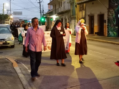 Artículo 24. Todo hombre es libre para profesar la creencia religiosa que más le agrade y para practicar las ceremonias, devociones o actos del culto respectivo, siempre que no constituyan un delito o falta penados por la ley.