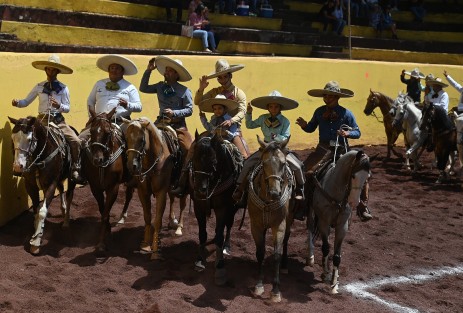 La Asociación de Charros de Xalapa realizó la gran charreada de exhibición en el Lienzo Charro de Murillo Vidal. Participaron el rancho Los Amigos, el rancho La Victoria y Charros de Xalapa. Gracias a la invitación de nuestro gran amigo Guillermo Núñez Huesca, quien también mostró sus dotes en este deporte muy mexicano.