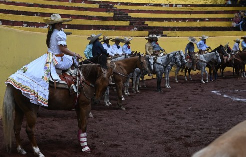 La Asociación de Charros de Xalapa realizó la gran charreada de exhibición en el Lienzo Charro de Murillo Vidal. Participaron el rancho Los Amigos, el rancho La Victoria y Charros de Xalapa. Gracias a la invitación de nuestro gran amigo Guillermo Núñez Huesca, quien también mostró sus dotes en este deporte muy mexicano.