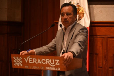 Al reiterar que no habrá impunidad en el caso de las dos conocidas mujeres de Poza Rica encontradas sin vida, el gobernador Cuitláhuac García Jiménez adelantó que la Fiscalía General del Estado trabaja en dos líneas de investigación, que se mantienen sin revelar para proteger la secrecía del proceso.