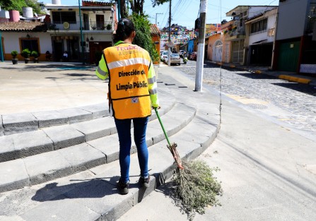  El jueves 28 de septiembre se celebra el Día del Servidor de Limpia Pública, por lo que se suspenderá el servicio de recolección de basura en el municipio. Se exhorta a la población a no sacar los desechos a las calles para no afectar la imagen urbana, generar problemas de contaminación o encharcamientos por la obstrucción del alcantarillado. 