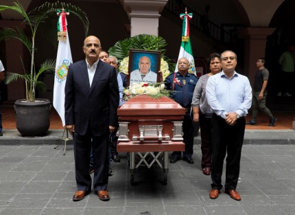 Con un homenaje de cuerpo presente, ciudadanía y funcionariado encabezado por el presidente municipal Ricardo Ahued Bardahuil, despidieron a José Zaydén Domínguez, cronista emérito de la ciudad, quien falleció el pasado lunes a los 77 años.  