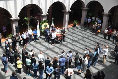 Con un homenaje de cuerpo presente, ciudadanía y funcionariado encabezado por el presidente municipal Ricardo Ahued Bardahuil, despidieron a José Zaydén Domínguez, cronista emérito de la ciudad, quien falleció el pasado lunes a los 77 años.  