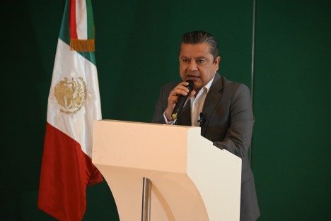 El diputado y dirigente con extensión del PRI Veracruz, Marlon Ramírez, denunció públicamente una presunta red de corrupción en la administración actual, a través de contratos con empresas fantasma y de reciente creación.