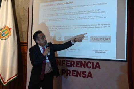  A nivel nacional, la Universidad Veracruzana (UV) es la única institución estatal de educación superior sin deuda, expresó el gobernador Cuitláhuac García Jiménez al informar que la administración ha cubierto el presupuesto en mayor medida de lo que indica la ley, que es del 4 por ciento.