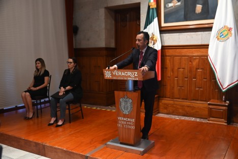 En compañía de la subsecretaria de Egresos de la Secretaría de Finanzas y Planeación, Ana Rosa Aguilar Viveros, el mandatario destacó la rehabilitación del circuito Gonzalo Aguirre Beltrán y refrendó el respaldo institucional que ha sido posible gracias a la honestidad y el combate a la corrupción.