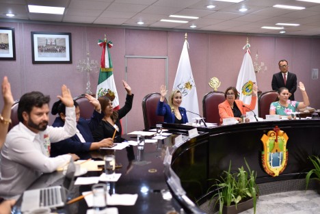 La Diputación Permanente aprobó el Acuerdo de la Junta de Coordinación Política (Jucopo), por el cual se exhorta a la Secretaría de Salud (SS) de Veracruz a que informe al Congreso del Estado sobre las políticas que ha implementado para brindar a los pacientes con enfermedades raras diagnósticos integrales, atención médica y medicamentos necesarios para cada caso, así como si se cuenta con un Registro Estatal de Enfermedades Raras y cuáles son las acciones específicas que se han realizado para la creación del mismo. 