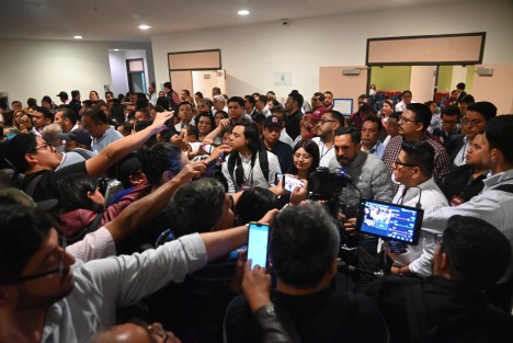 Ahora, la dirigencia Nacional de Morena podrá proponer otro nombre de mujer y otro nombre de hombre al Consejo Estatal de Veracruz a través de la Comisión Nacional de Encuestas y la Comisión Nacional de Elecciónes, para así completar los demás compañeros y compañeras que se medirán en la encuesta durante el mes de octubre.

